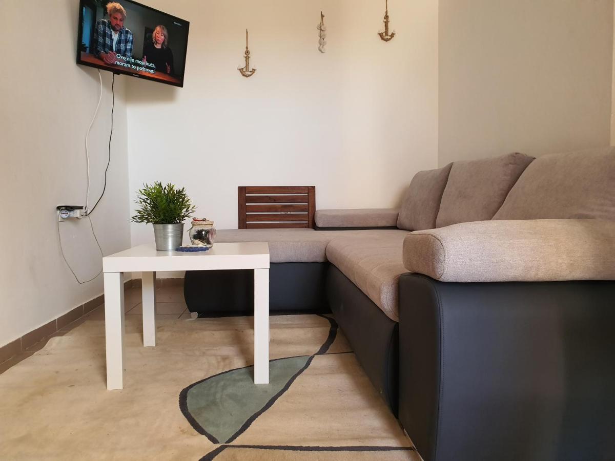 Apartmani Bellevue Vir Exterior photo